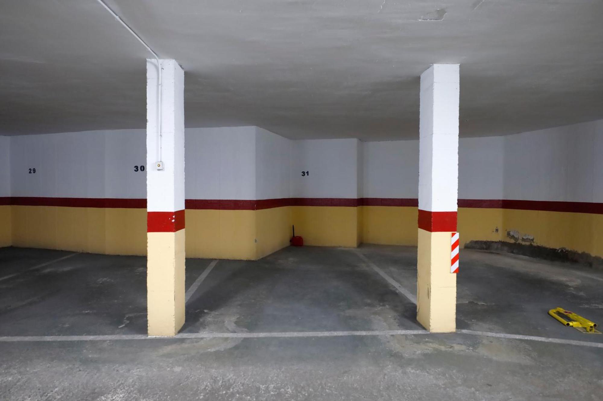 R & T Cordoba Center Apartamentos - Parking Buitenkant foto