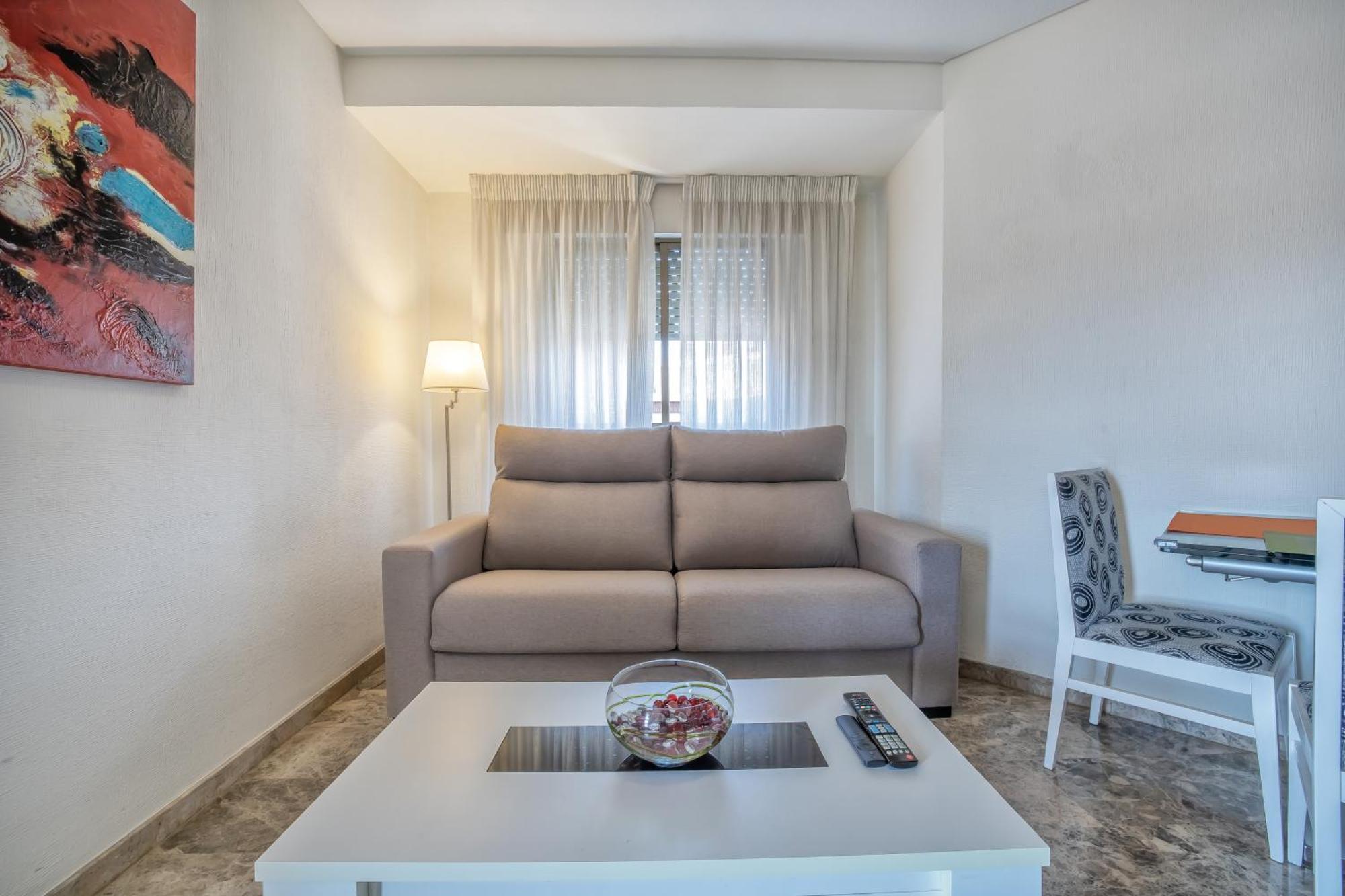 R & T Cordoba Center Apartamentos - Parking Buitenkant foto