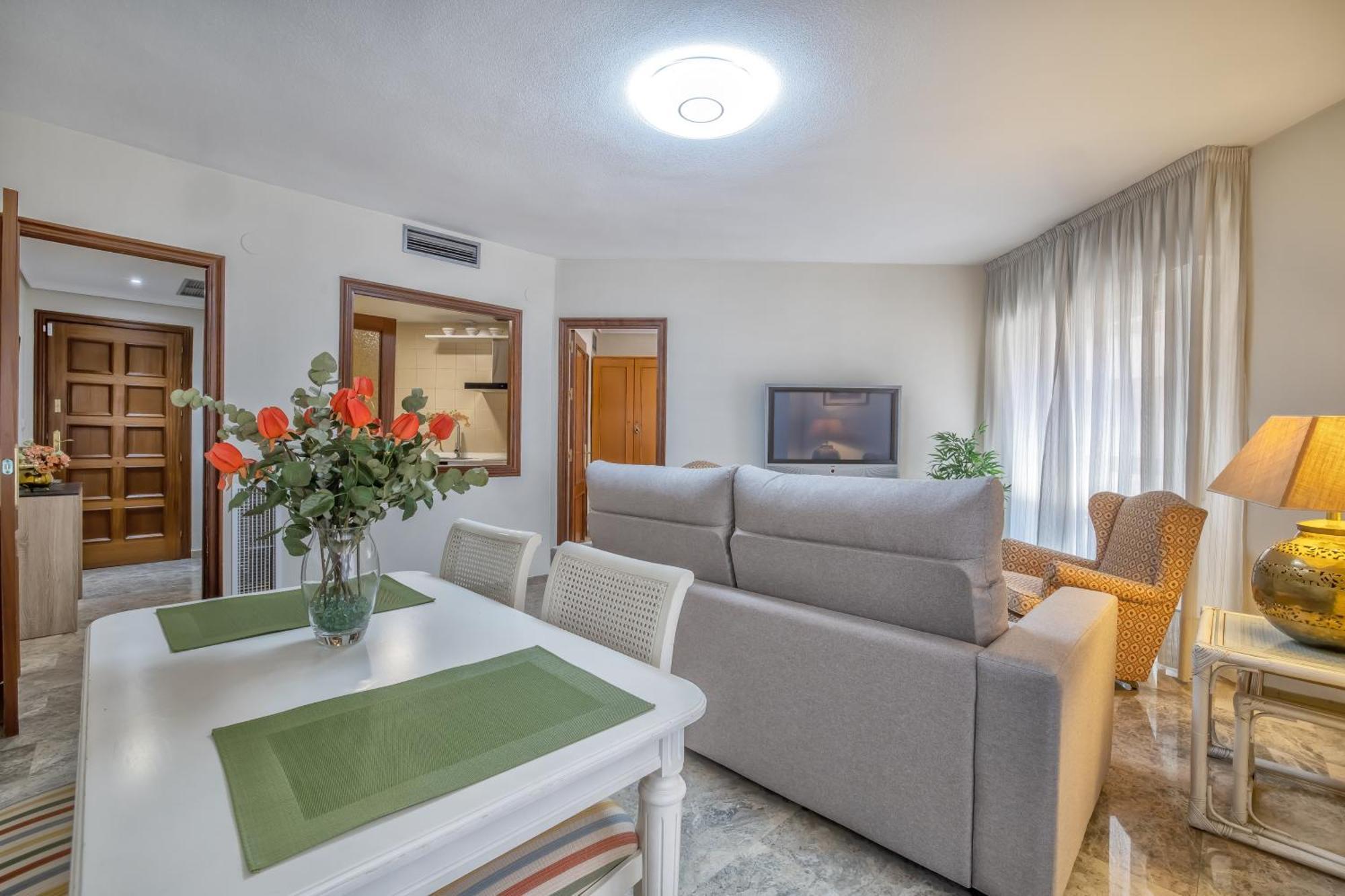 R & T Cordoba Center Apartamentos - Parking Buitenkant foto